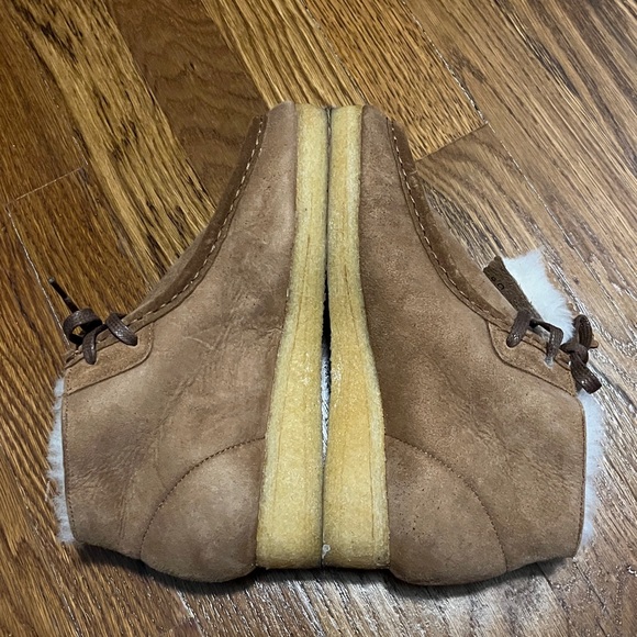 NEW  CLARKS Made In Portugal Wallabee Suede Boot tan for women size 6 - Picture 4 of 5